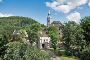 Zamek Sarny - Schloss Scharfeneck, Kłodzko